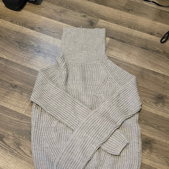 Cowl neck / turtle neck sweater - Picture 3 of 3